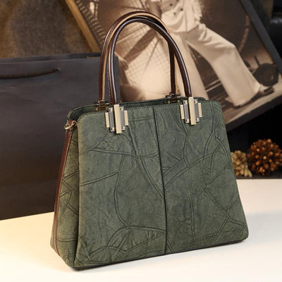 Versatile Leather Crossbody Bag ‒ Adjustable Shoulder Strap for Daily Use