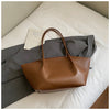 Casual Large Capacity  Shoulder Bag ‒ Spacious Retro  Travel Tote