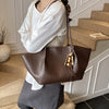 Casual Large Capacity  Shoulder Bag ‒ Spacious Retro  Travel Tote